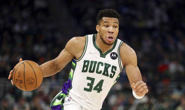 关于雄鹿队主力球员因伤缺席比赛，团队战术将面临挑战的信息