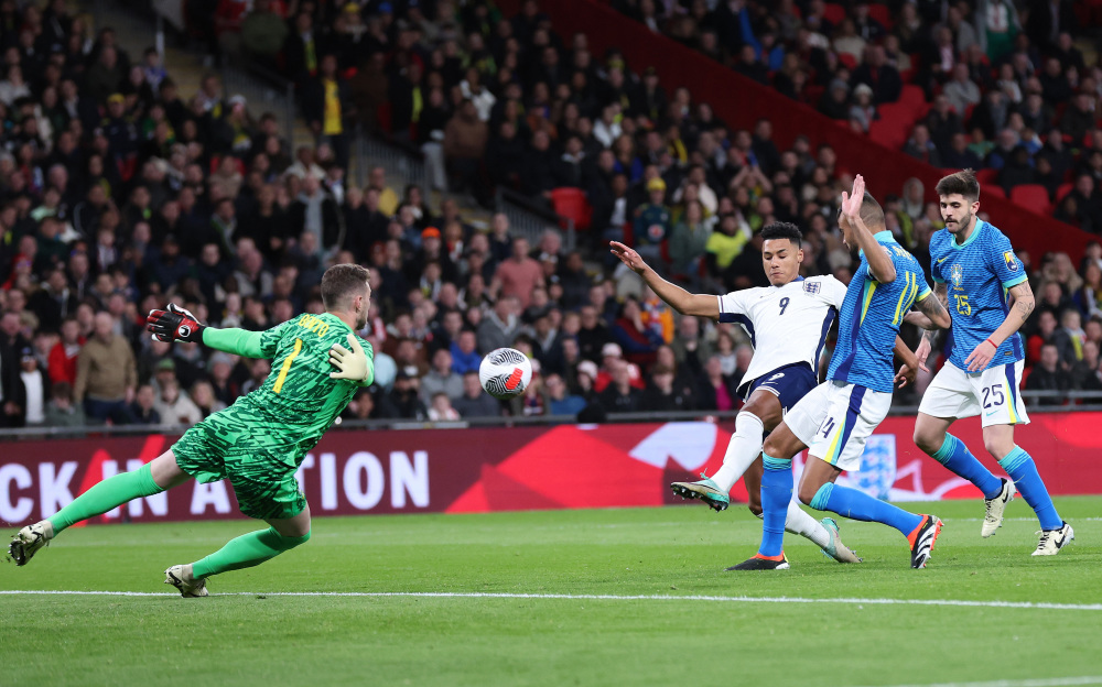 开云体育官网入口-巴西球员在国际比赛中表现出色