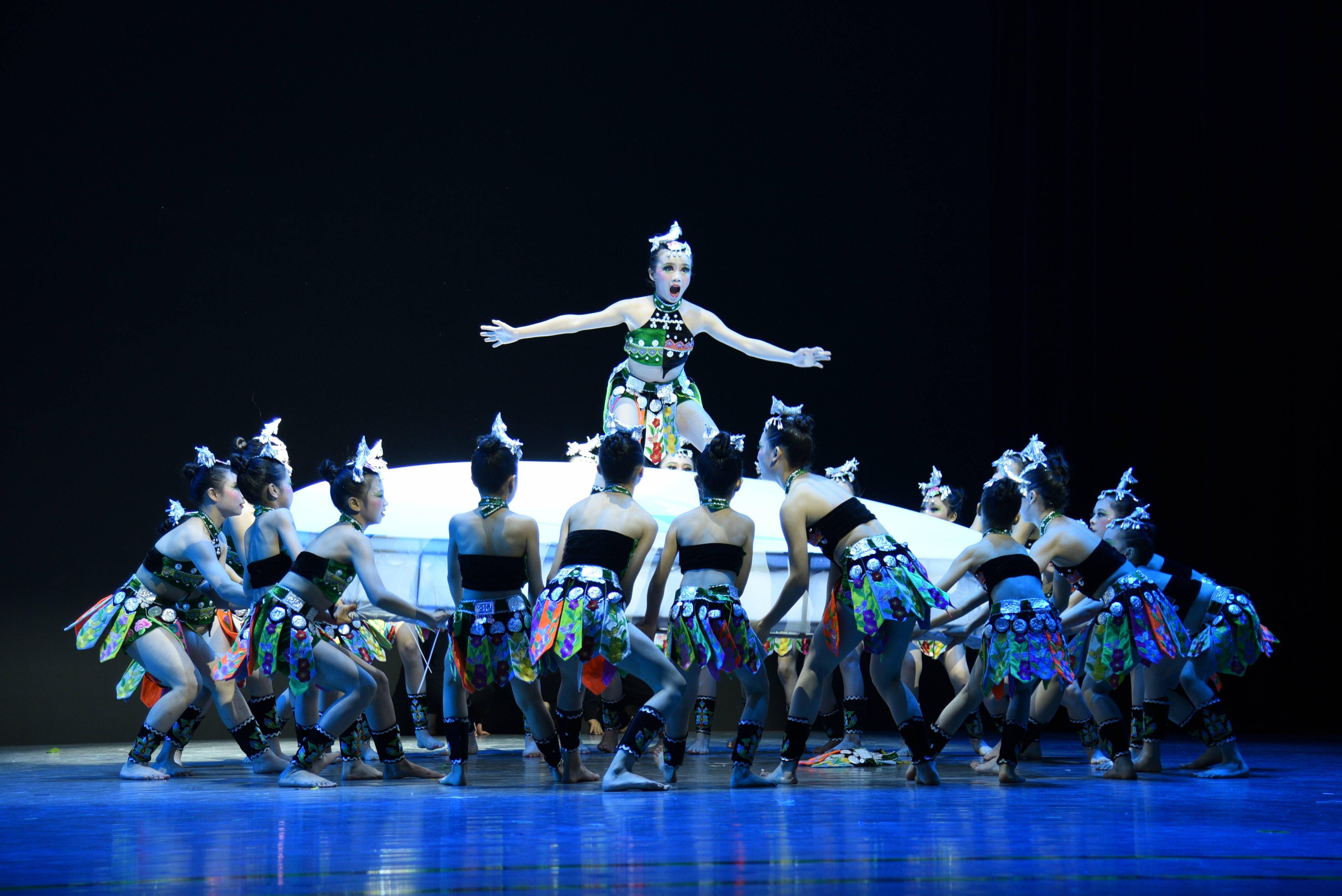 繁星运动员耀眼登场,赢得广泛赞誉的简单介绍 繁星运动员耀眼登场,赢得广泛赞誉的简单介绍