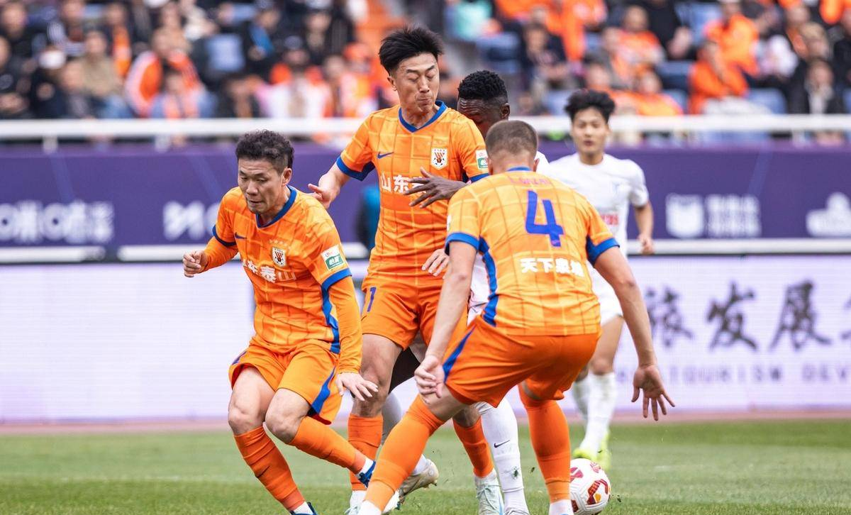 包含国内联赛成绩出色，中超球队迎来胜利的词条