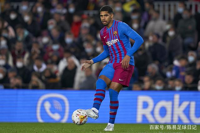 开云体育中国官网-球员合同谈判陷入僵局引发舆论