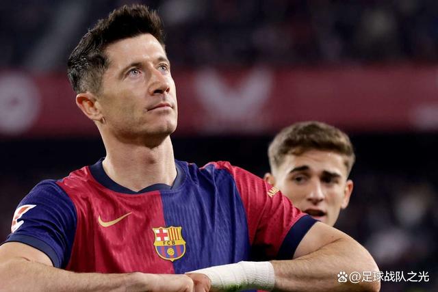 西班牙逆袭波兰，莱万多夫斯基梅开二度的简单介绍