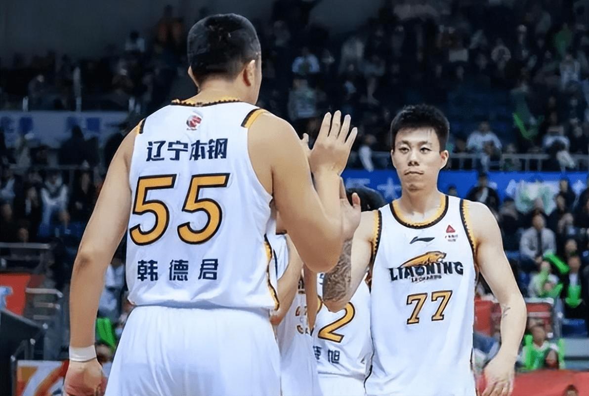 包含火爆比赛现场呈现场馆风云,球迷尽情欢呼的词条 包含火爆比赛现场呈现场馆风云,球迷尽情欢呼的词条