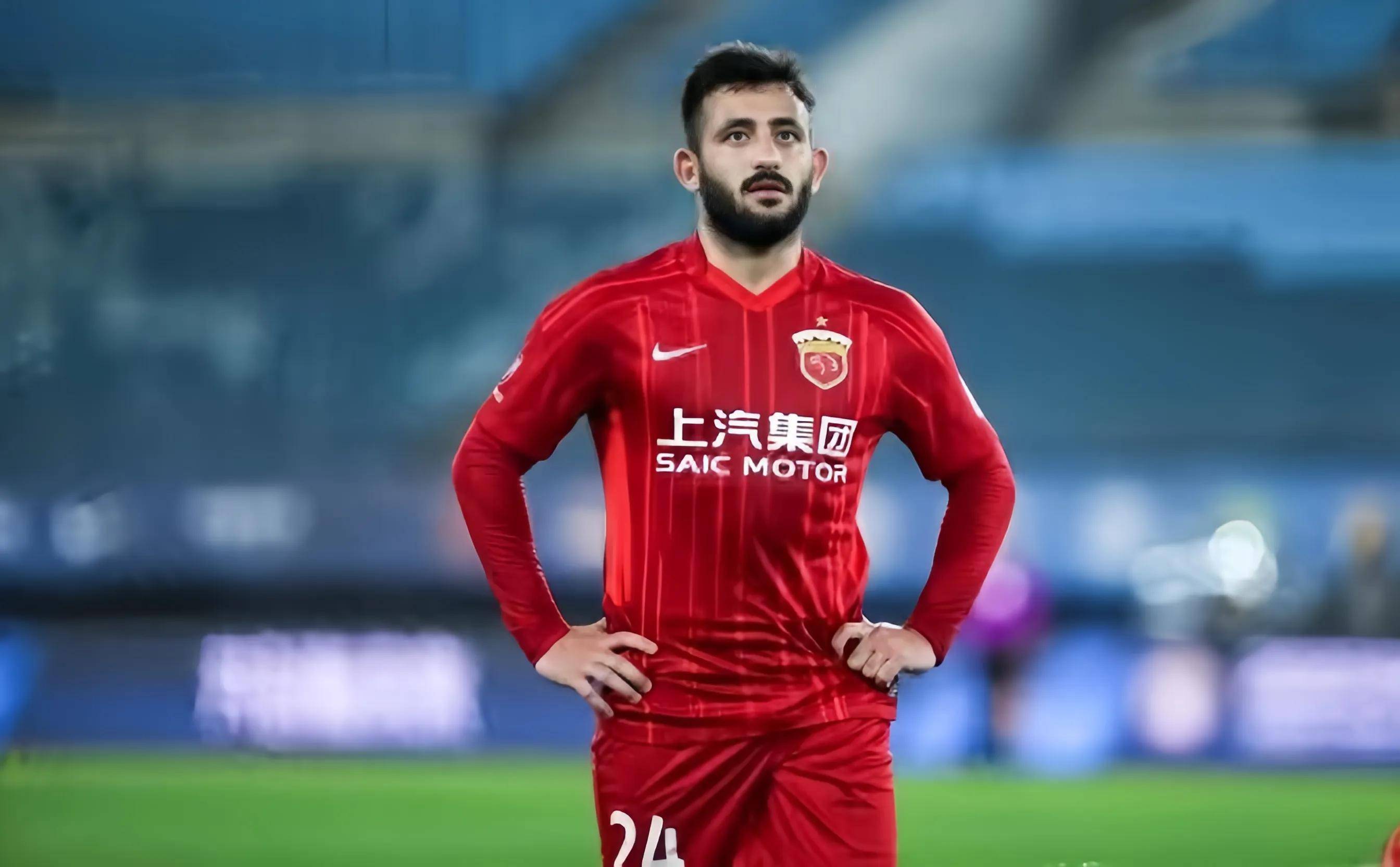 中超球员人气飙升，成为足坛新宠儿