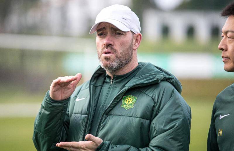 亚琛主教练力推进球队战术调整督促队员备战的简单介绍