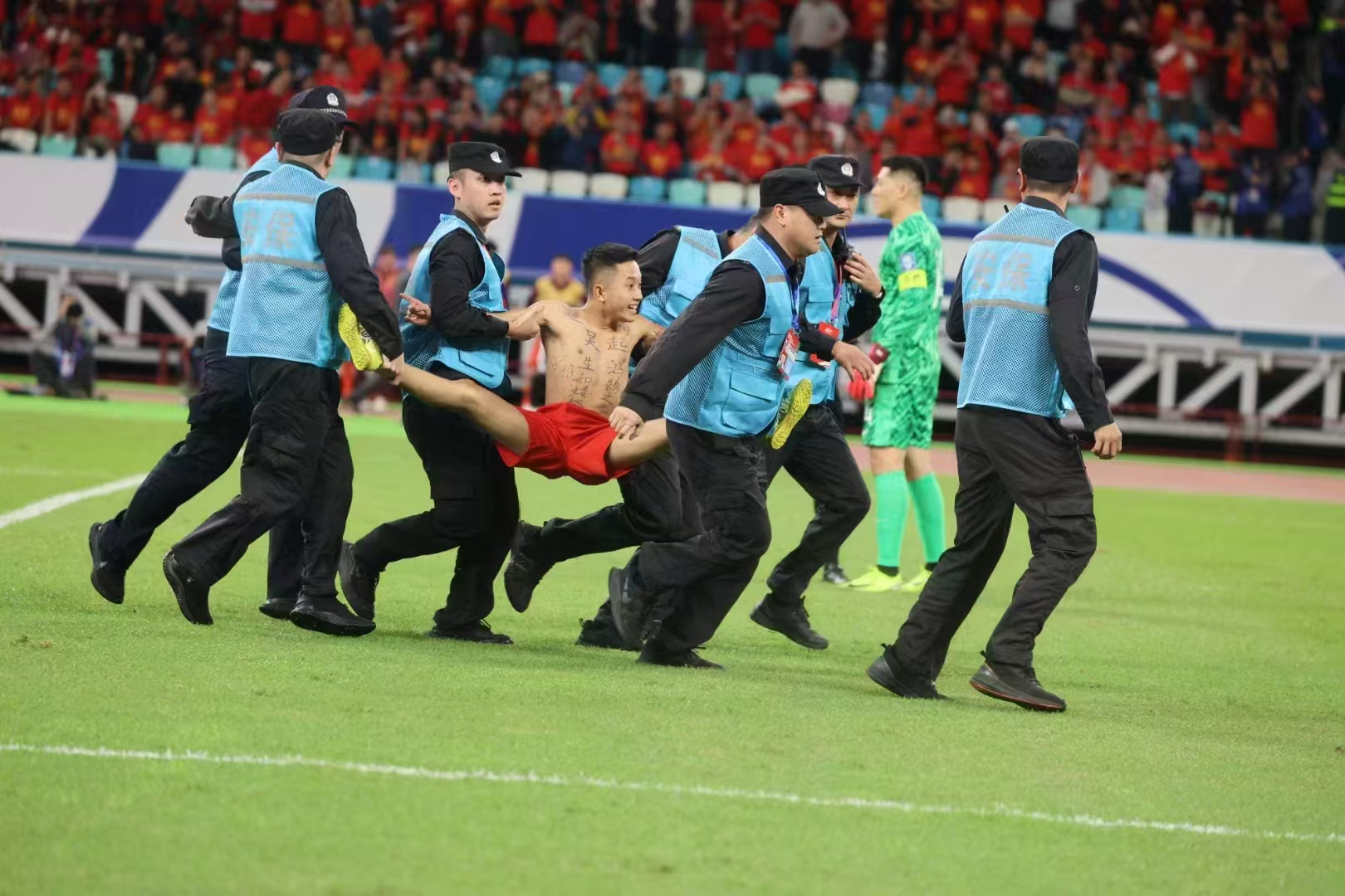 开云体育网页版-球员脚下技术精湛，频频突破对手防线