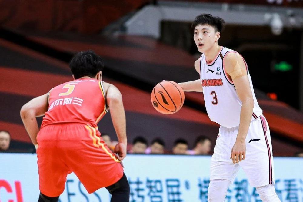 开云体育app-香港男篮紧咬比分，取得关键胜利