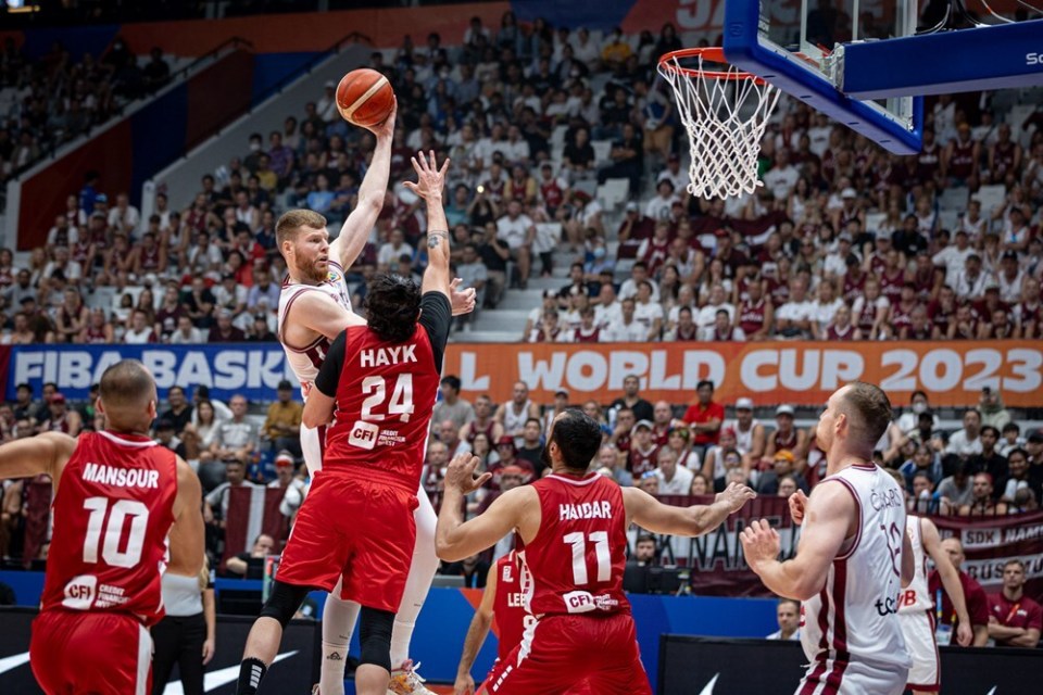 开云体育app下载-东欧篮球联赛半决赛角逐激烈，劲旅对抗拼杀战汹涌的简单介绍