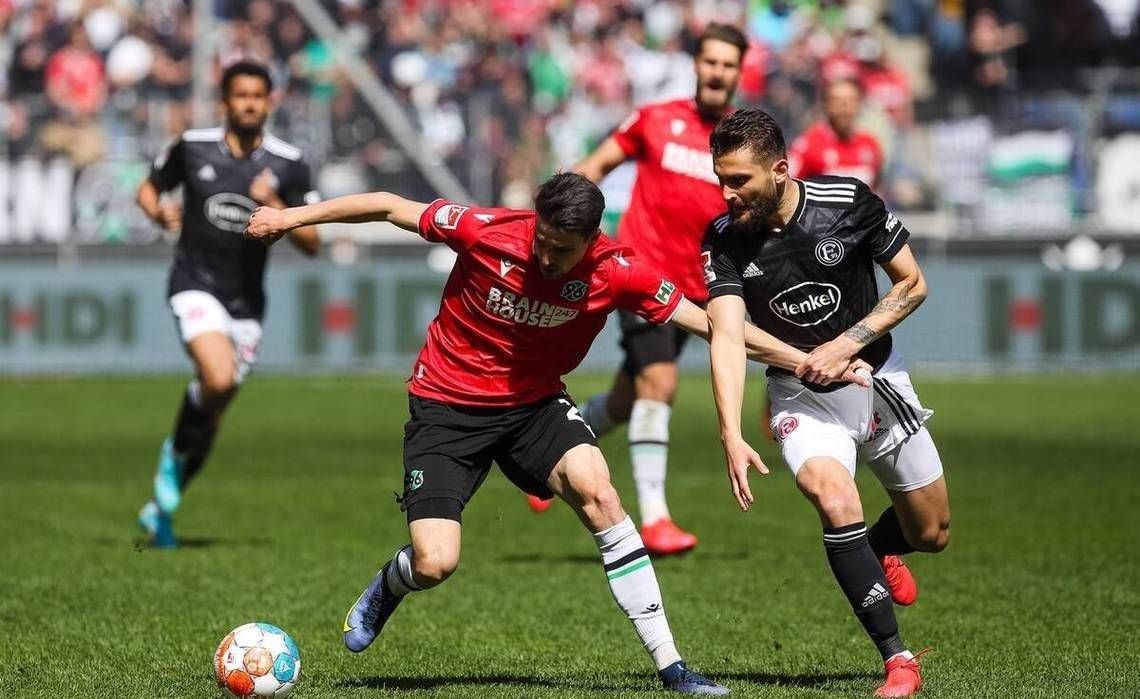 包含汉诺威客场击败对手，实力不容小觑的词条