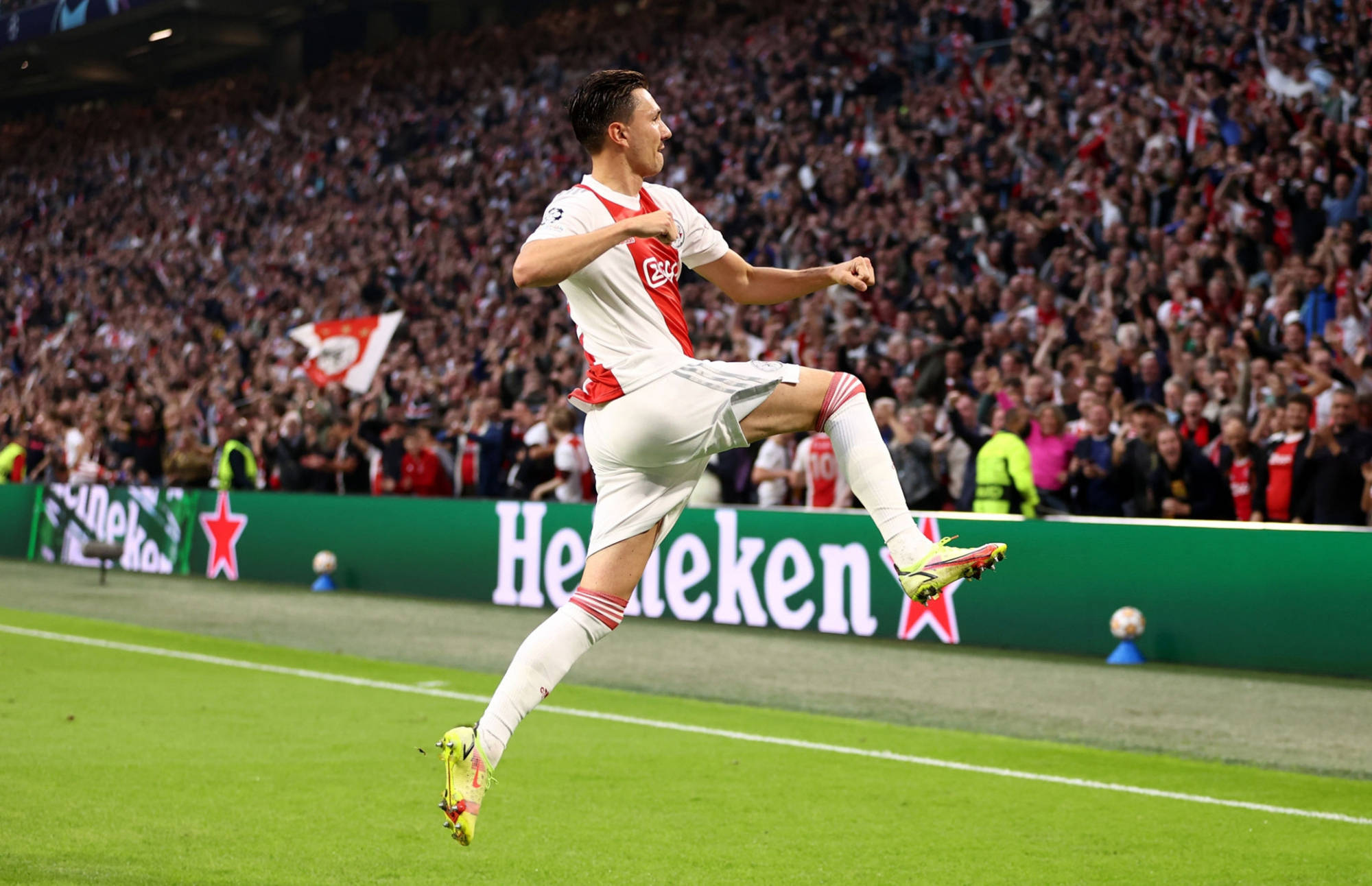 开云体育官网-阿贾克斯客场胜巴萨，晋级欧冠赛区前景一片光明的简单介绍