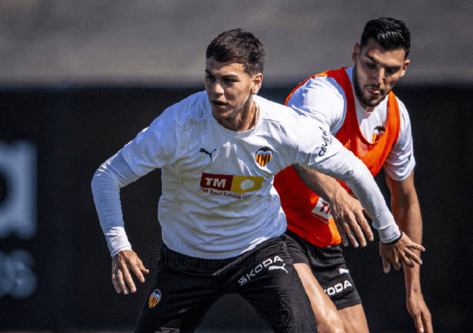 塞维利亚逆转战胜瓦伦西亚，积分榜上升的简单介绍