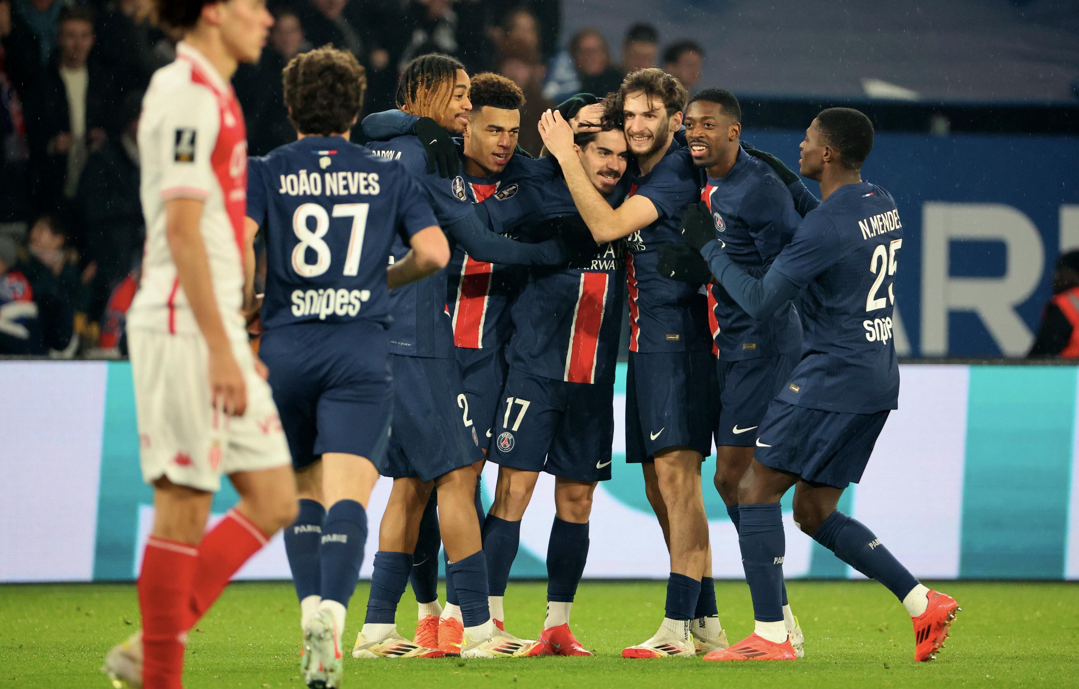 关于巴黎圣-日耳曼队继续取胜，领跑法甲积分榜的信息