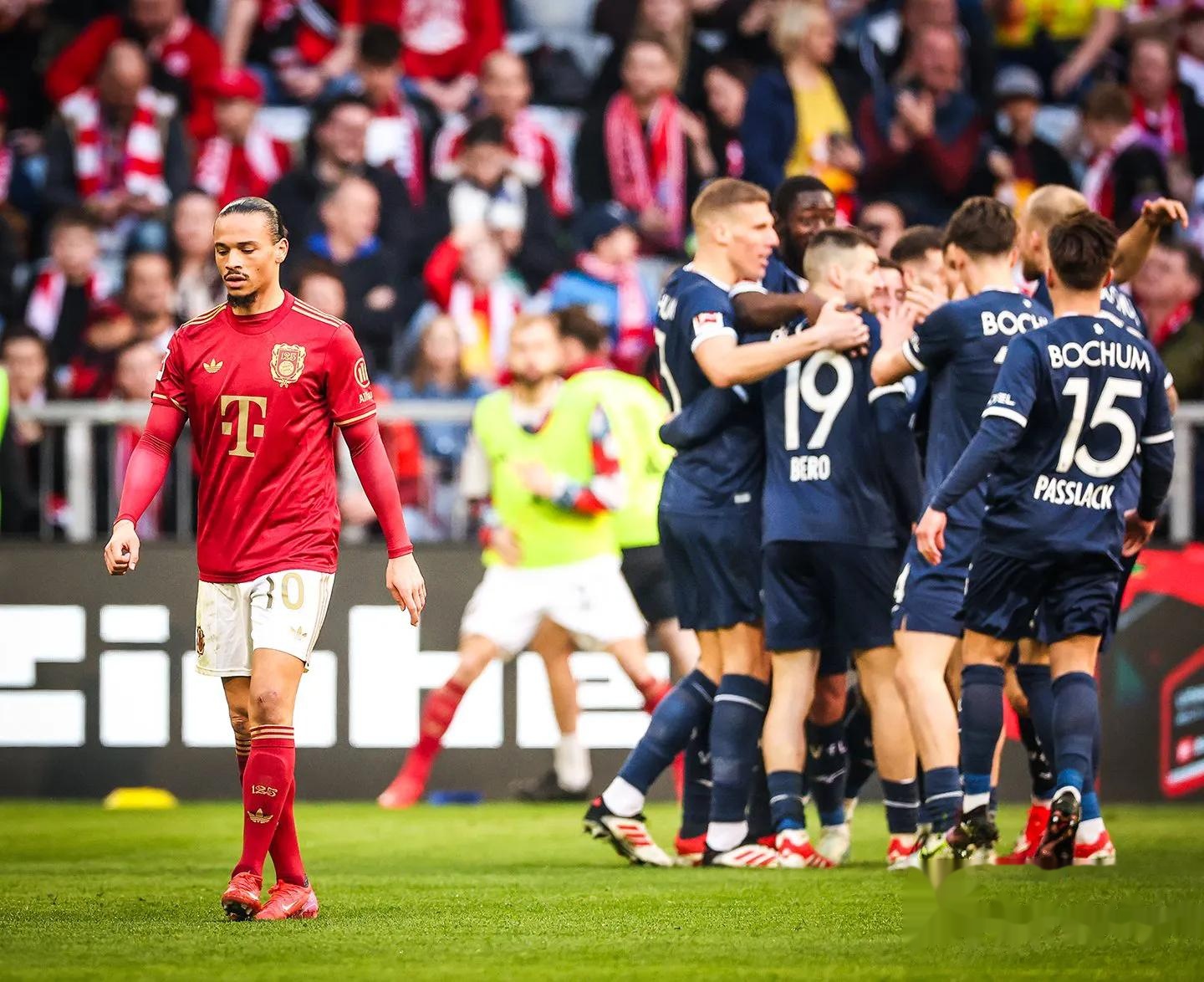 拜仁慕尼黑绝对主场取胜，排名领先