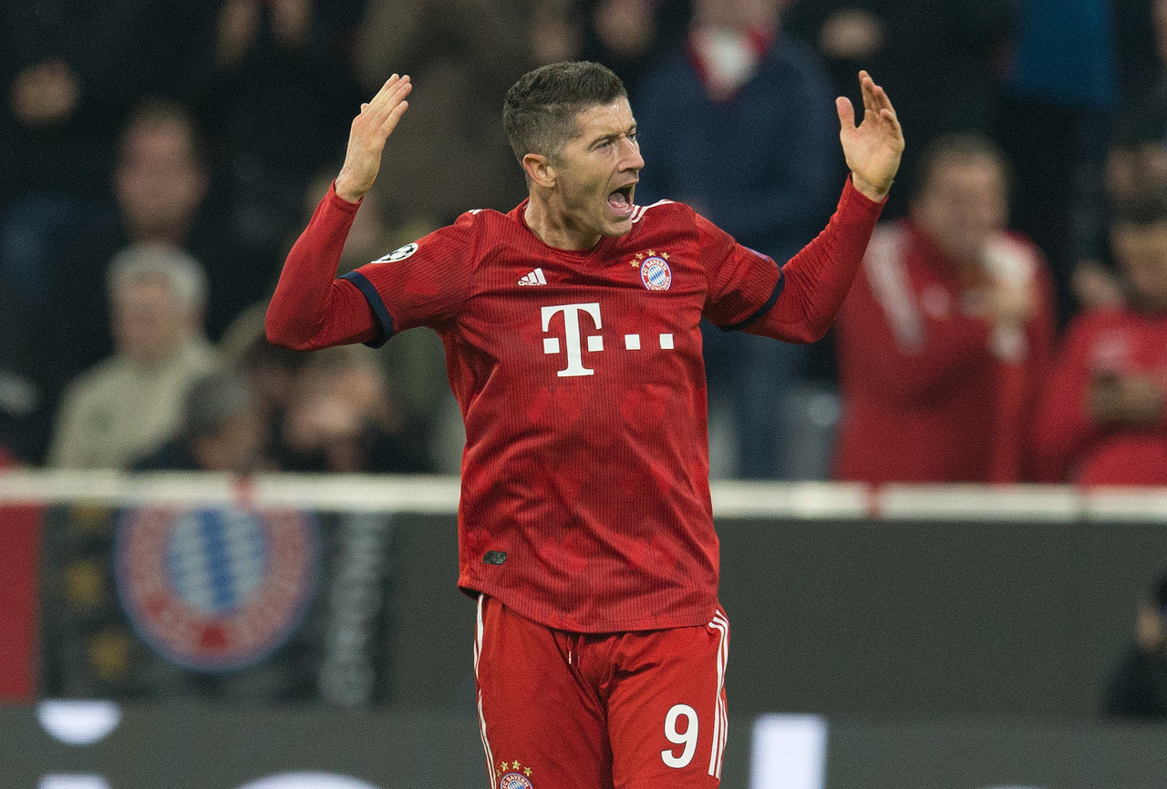 拜仁慕尼黑逆转阿贾克斯，莱万梅开二度的简单介绍