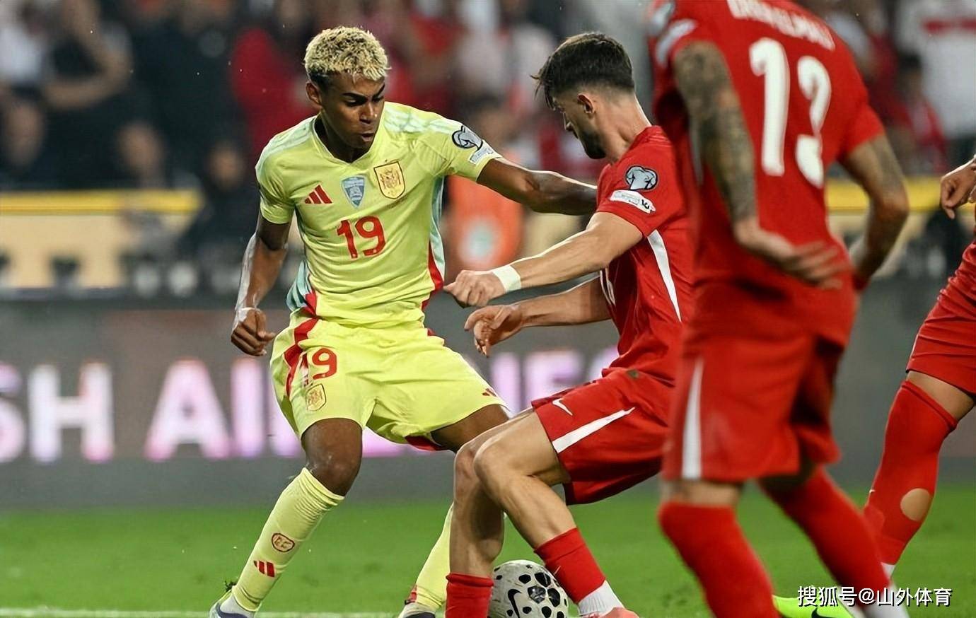 土耳其客场击败阿尔巴尼亚,取得胜利 土耳其客场击败阿尔巴尼亚,取得胜利