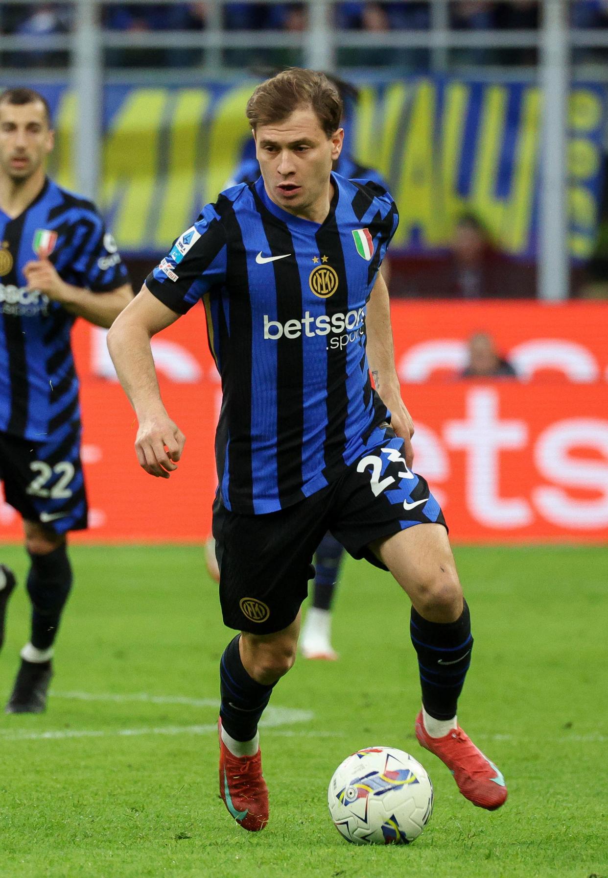 意甲比赛中球员们展现出顽强的斗志