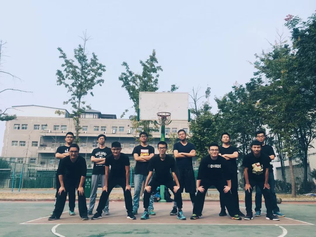 开云体育官网-美国篮坛常青树球员再战赛场，展现魅力