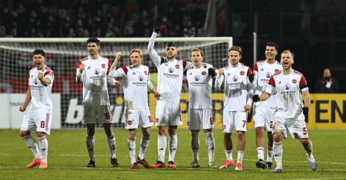 包含纽伦堡在主场击败对手后信心膨胀，雄心勃勃的词条