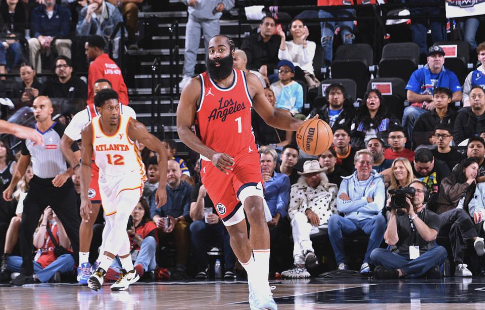 快船客场击败老鹰，取得四连胜