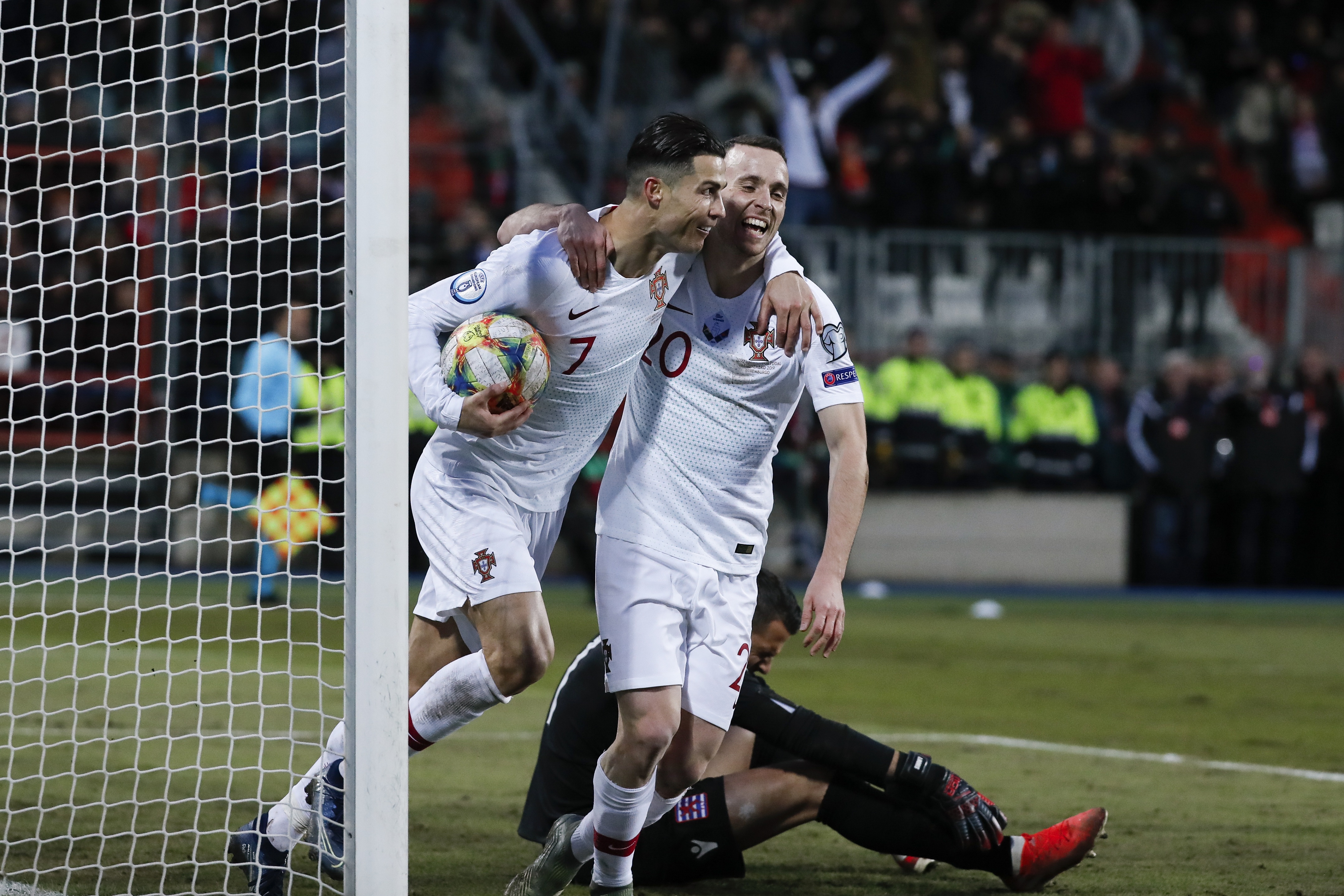 开云体育亚洲官网-比利时大胜卢森堡，顺利晋级下一轮比赛