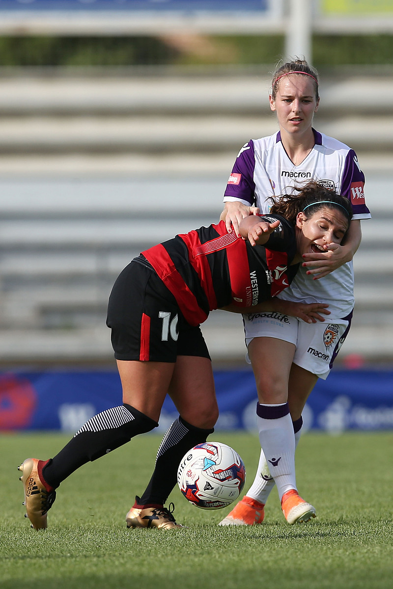 加拿大女足在比赛中脱颖而出